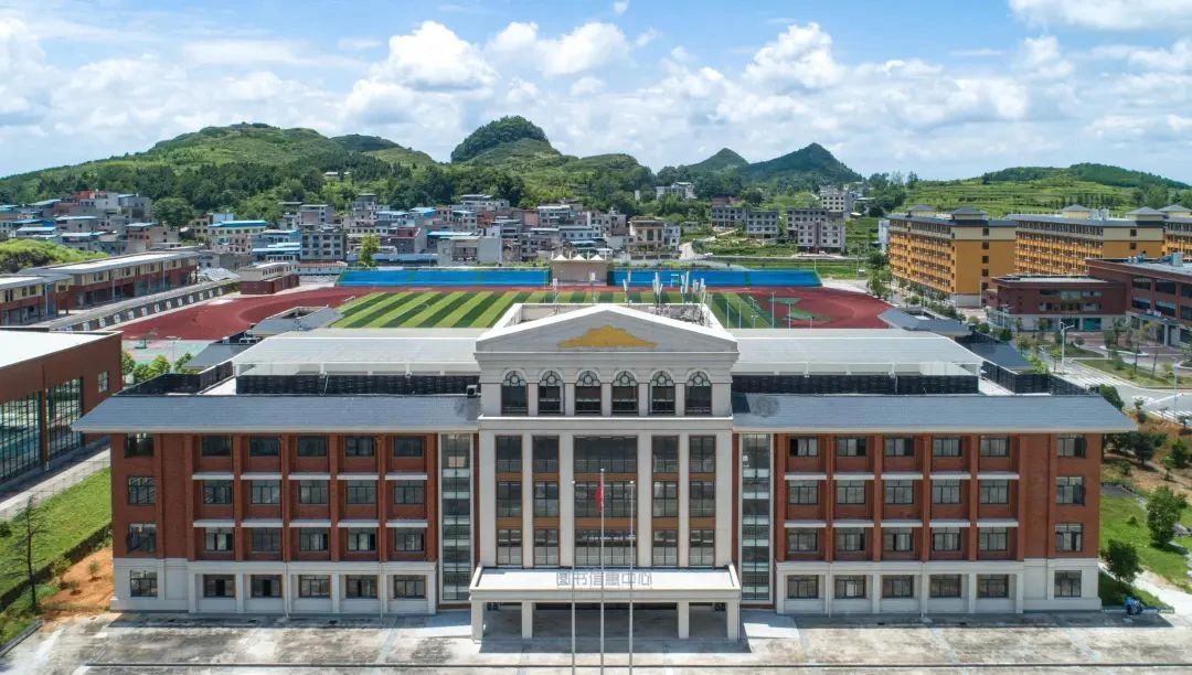 DeepSeek通知你，报读贵州铜仁数据职业学院的10大优势！